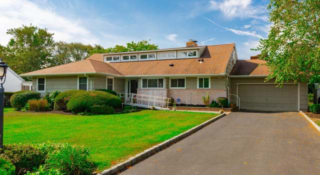 Photo of 70 West Ln, Bay Shore, NY 11706