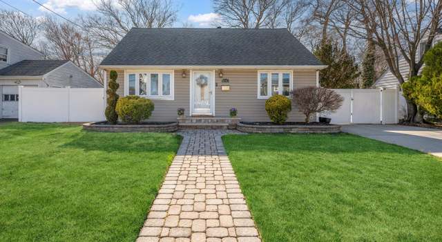 Photo of 1106 South Dr, North Merrick, NY 11566