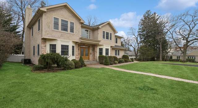 Photo of 60 Spring Hill Rd, East Hills, NY 11577