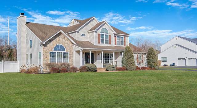 Photo of 17 Bittersweet Ln, Center Moriches, NY 11934
