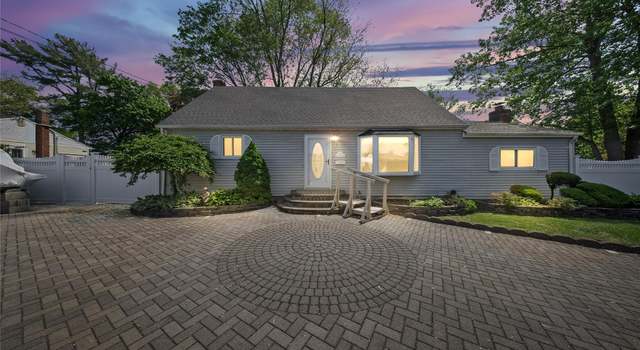 Photo of 65 Westwood Ave, Deer Park, NY 11729