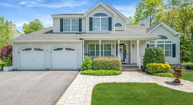 Photo of 9 Nydia Ct, Yaphank, NY 11980