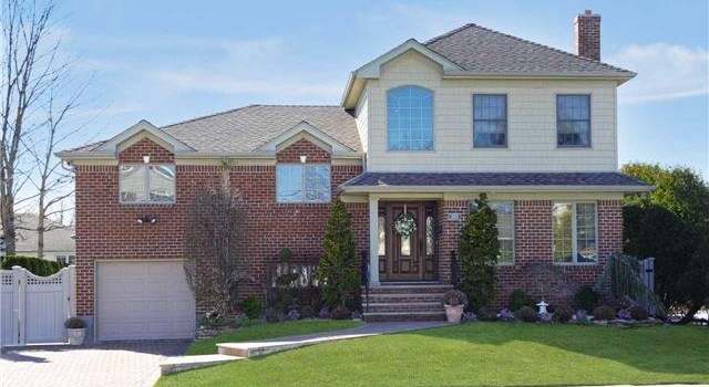Photo of 333 Whitehall Blvd, Garden City, NY 11530