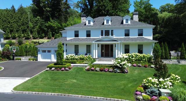 Photo of 112 Plymouth Ct, Manhasset, NY 11030