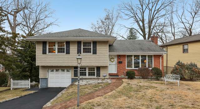 Photo of 14 Hardy Pl, Yonkers, NY 10703