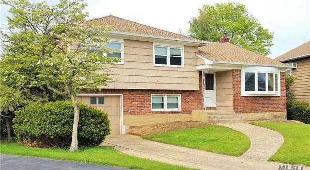 Photo of 2627 Silver Ct, East Meadow, NY 11554
