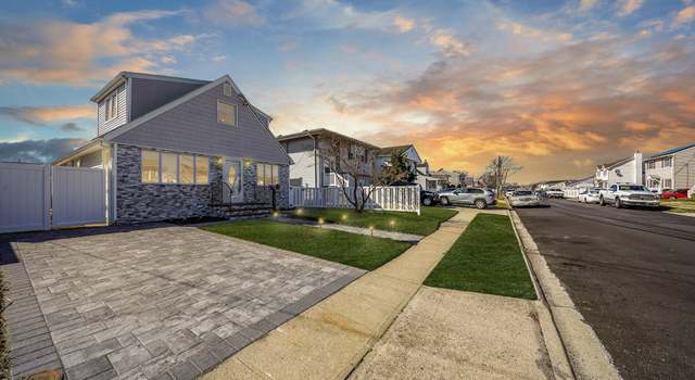 Photo of 27 W Granada Ave, Lindenhurst, NY 11757