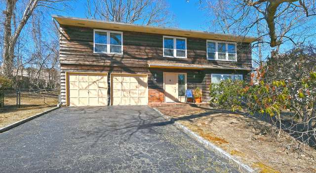 Photo of 46 Apple Tree Dr, Hauppauge, NY 11788