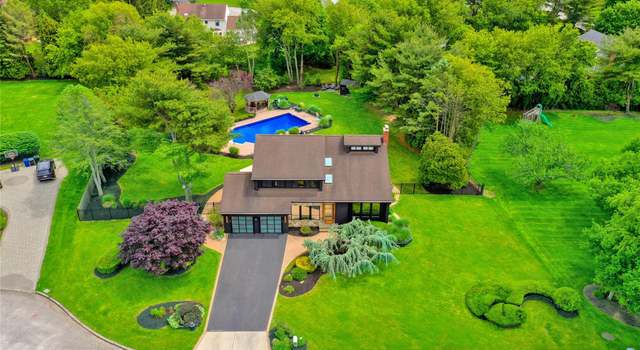 Photo of 4 Hatteras Ct, Mount Sinai, NY 11766