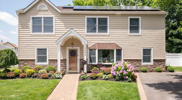Photo of 2082 North Dr, Seaford, NY 11783
