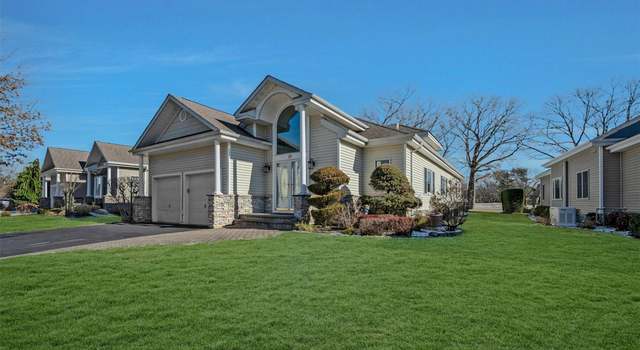 Photo of 27 Redan Dr, Smithtown, NY 11787