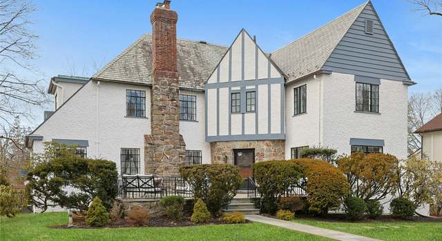 Photo of 45 Disbrow Ln, New Rochelle, NY 10804