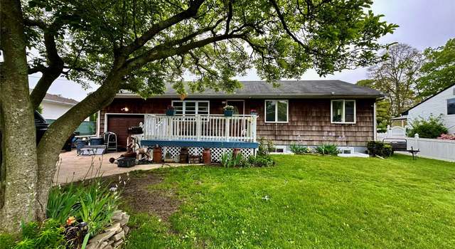 Photo of 60 Danbury St, Bay Shore, NY 11706
