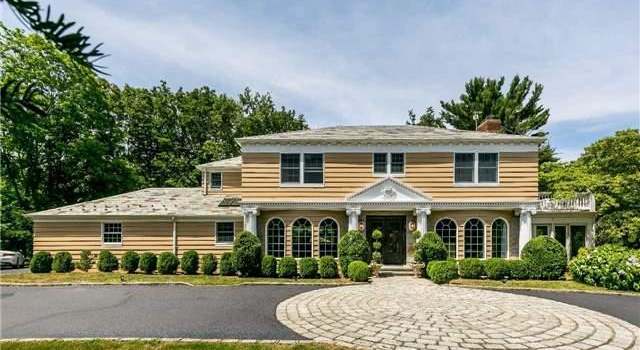 Photo of 2 Broadlawn Ave, Great Neck, NY 11024