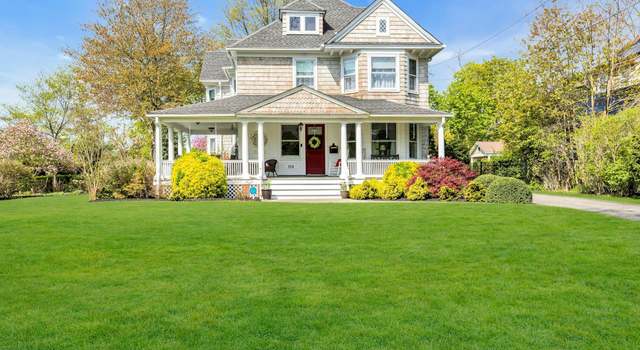 Photo of 124 Handsome Ave, Sayville, NY 11782