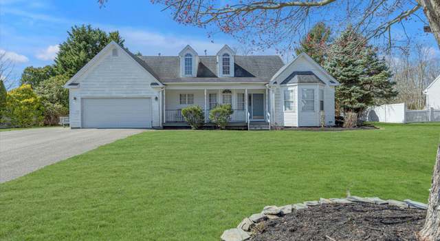Photo of 4 Paige Ln, Moriches, NY 11955