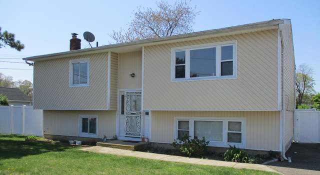 Photo of 28 Adams St S, Farmingdale, NY 11735