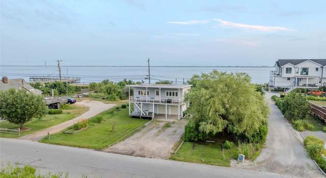 Photo of 6 Oak Beach Rd, Oak Beach, NY 11702