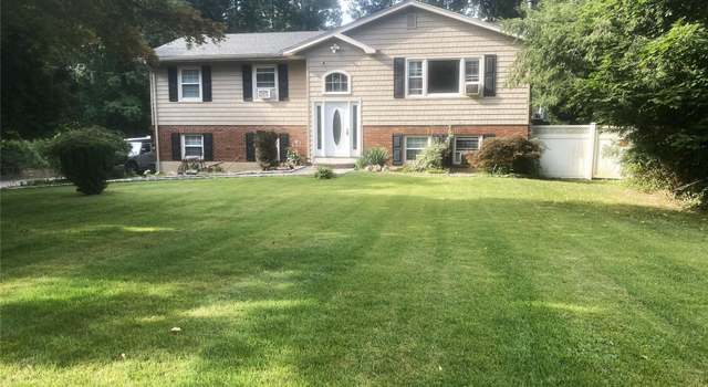 Photo of 320 Osceola Rd, Jefferson Valley, NY 10535