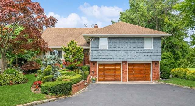 Photo of 16 Hawthorne Ln, Lawrence, NY 11559