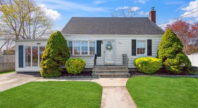 Photo of 24 Elaine Dr, Sayville, NY 11782