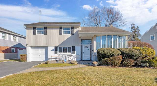Photo of 35 Loretta Dr, Syosset, NY 11791