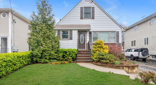 Photo of 36 Graywood Rd, Port Washington, NY 11050