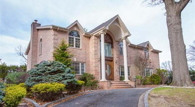 Photo of 1 Jeffrey Ln, Great Neck, NY 11020