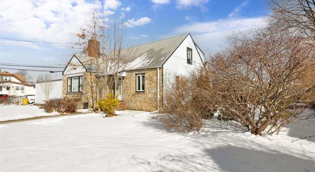 Photo of 165 Cherry St, Farmingdale, NY 11735