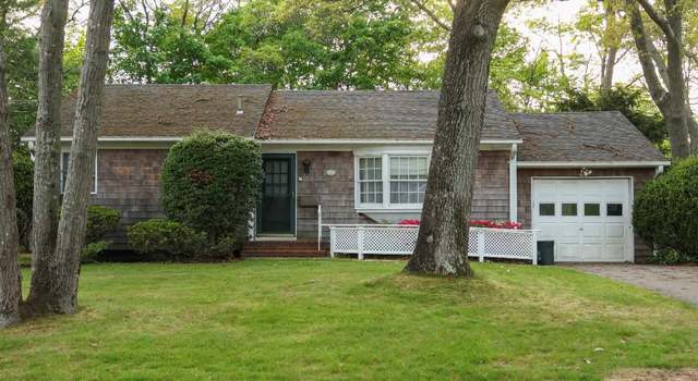 Photo of 250 Swan Lake Dr, Patchogue, NY 11772