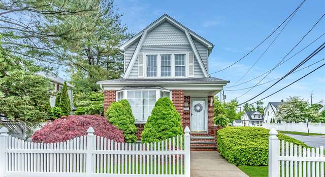 Photo of 52 Charles St, Hicksville, NY 11801
