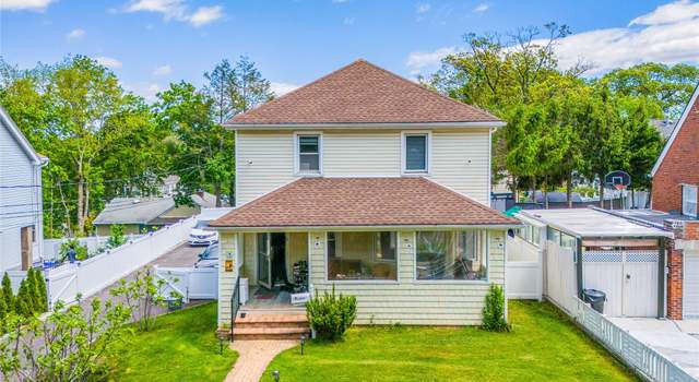 Photo of 7 Clark Dr, Great Neck, NY 11020