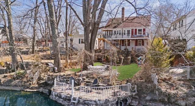 Photo of 18 Point Dr S, Lake Peekskill, NY 10537