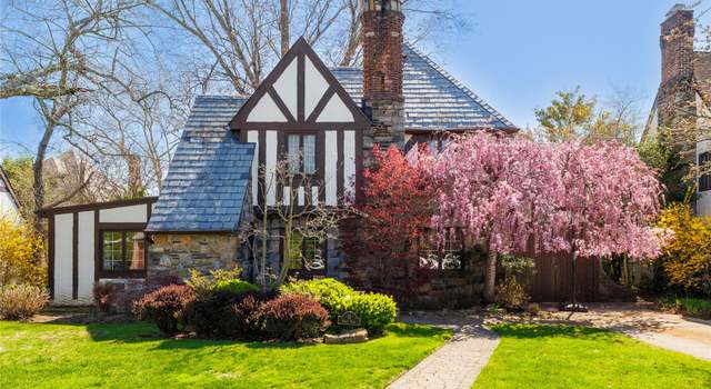 Photo of 31 Rugby Rd, Rockville Centre, NY 11570