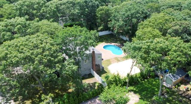 Photo of 10 Robertson Ln, Hampton Bays, NY 11946