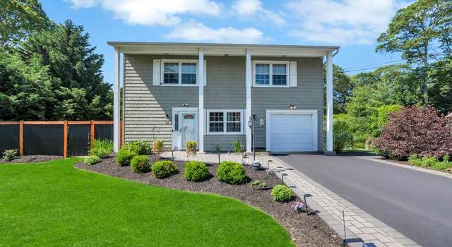 Photo of 12 Turin St, East Patchogue, NY 11772