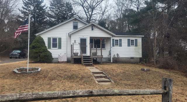 Photo of 42 Glider Ave, Riverhead, NY 11901