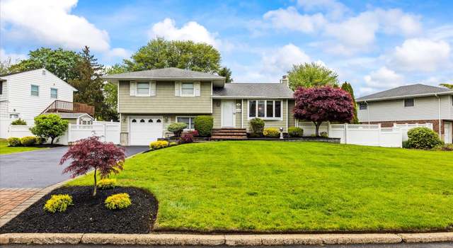 Photo of 19 Walter Ct, Commack, NY 11725