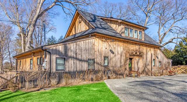 Photo of 2 Charlemagne Rd, Huntington Bay, NY 11743