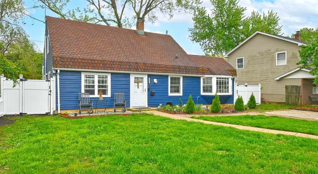 Property at 133 Spring Ln, Levittown, NY 11756, 4 beds, 1 bath