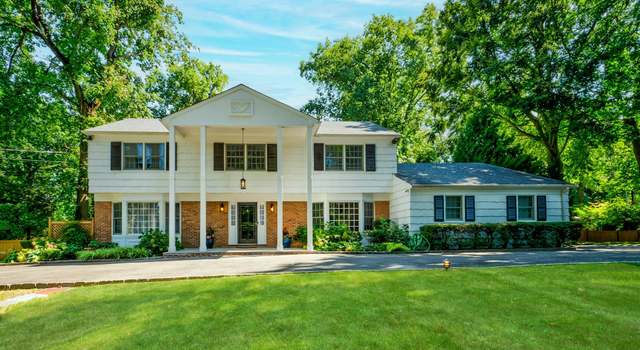 Photo of 30 Cornwall Ln, Sands Point, NY 11050