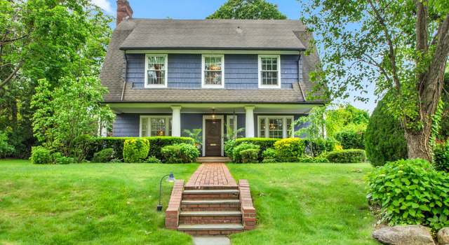 Photo of 7 Middle Dr, Manhasset, NY 11030