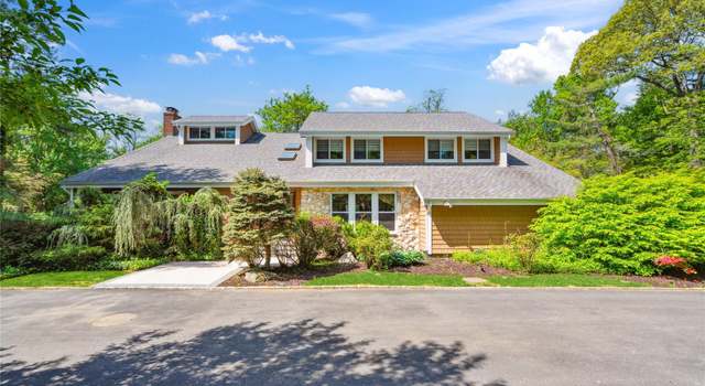 Photo of 1 Briar Ct, Melville, NY 11747