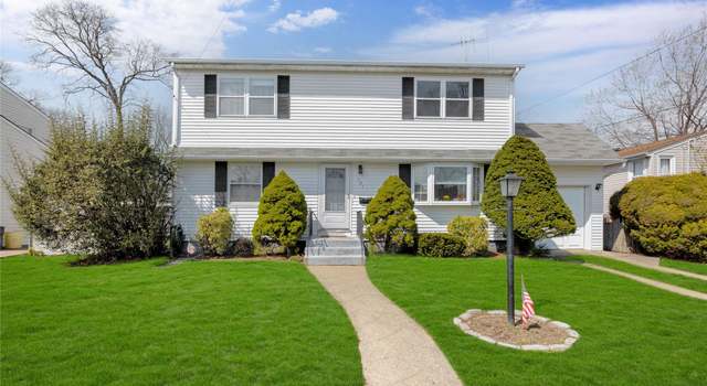 Photo of 121 Sullivan Ave, Farmingdale, NY 11735