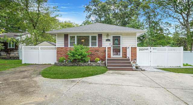 Photo of 215 Holland Ave, Medford, NY 11763