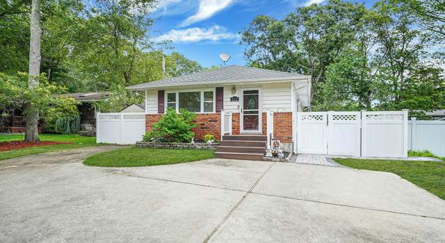 Photo of 215 Holland Ave, Medford, NY 11763