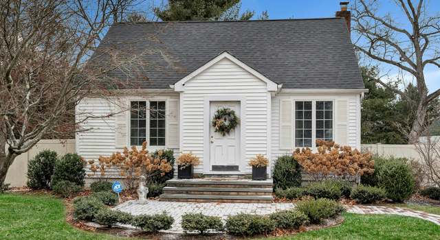 Photo of 15 Alyssum Ave, Huntington, NY 11743