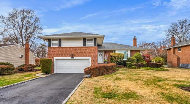 Photo of 6 Orient Ct, Westbury, NY 11590