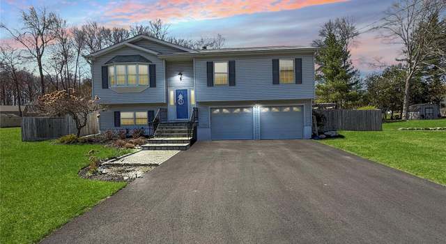Photo of 48 Park Hill Dr, New Windsor, NY 12553