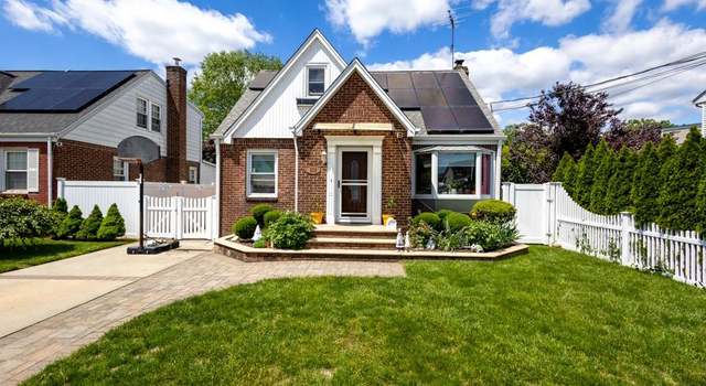 Photo of 208 Harrison St, Franklin Square, NY 11010